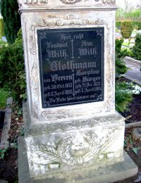 Familiengrabmal, Schriftplatte